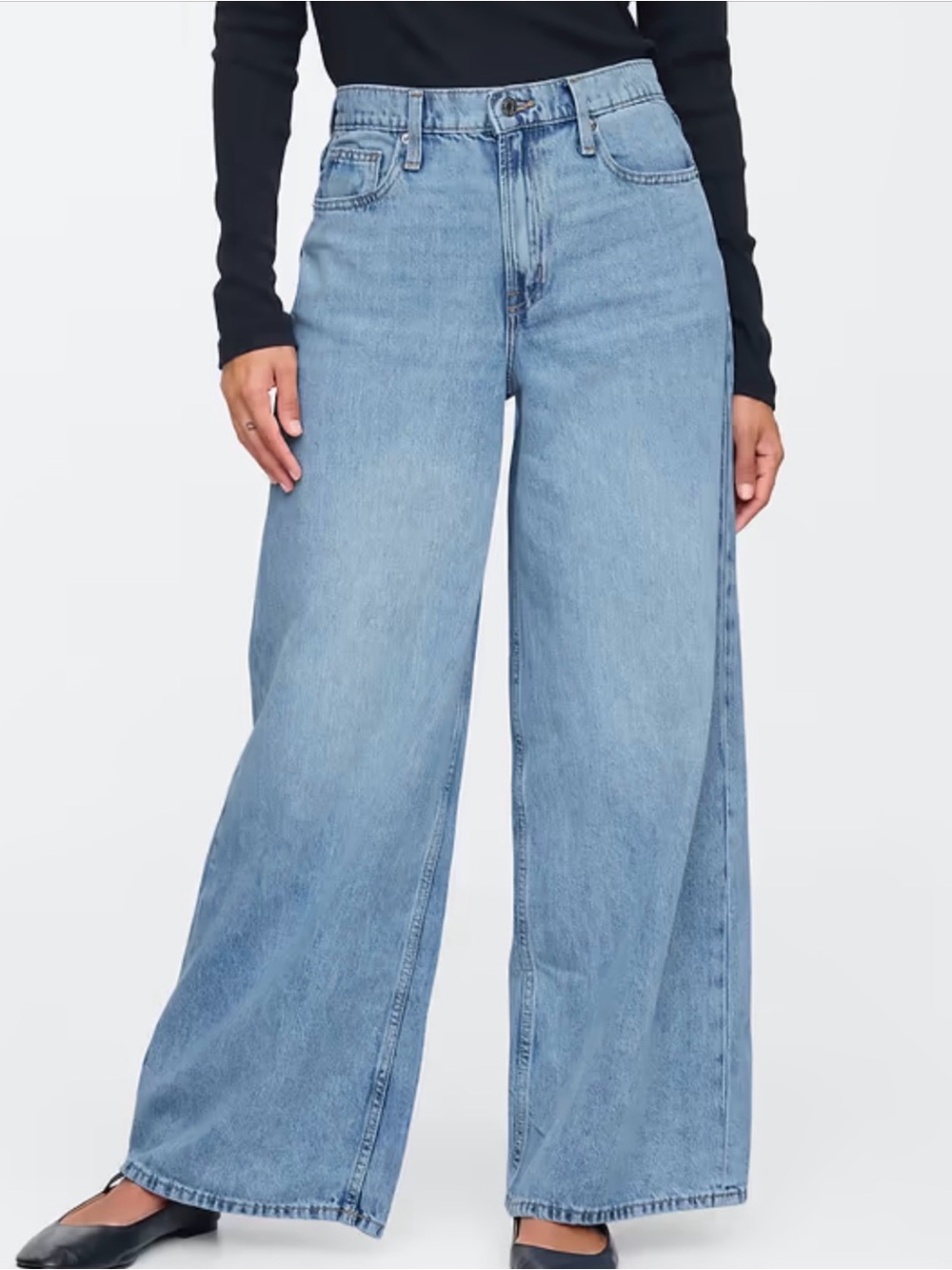 EUC GAP Mid-Rise Super-soft Wide Leg Baggy Jeans Light Wash Size 6/28R